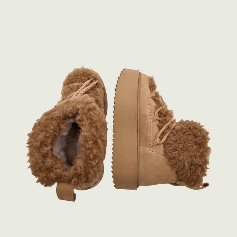 Połączenie zamszu i tkaniny teddy