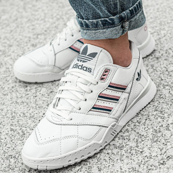 Buty sportowe damskie Adidas A.R. Trainer W (EE5408)