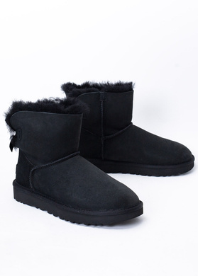 UGG W MINI BAILEY BOW II 1016501-BLK - Śniegowce Damskie - Czarny